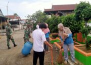 Babinsa Koramil 1420-02/Tellu Limpoe Ajak Warga Kerja Bakti
