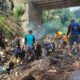 Babinsa Ajak Warga Bersihkan Bantaran Sungai, Cegah Banjir Pada Saat Musim Hujan