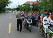 Berbagi di Hari Jumat, Sipropam Polres Sidrap Sambangi Jamaah Masjid Syuhada