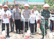 Tanam jagung serentak, Kapolres Sidrap: Kami Siap Mendukung Ketahanan Pangan