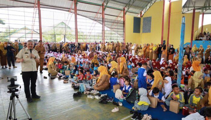 Bupati Pinrang dan ketua Tim penggerak PKK hadir langsung pada kegiatan Gerakan Gemar makan telur yang dilaksanakan di gedung indoor