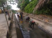 Babinsa dan Warga Bulo Wattang Gotong Royong Bersihkan Irigasi, Dukung Masa Tanam dan Swasembada Pangan