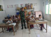 Babinsa Kodim 1420/Sidrap Kawal Pendistribusian Makan Bergizi Gratis untuk Pelajar di Sidrap