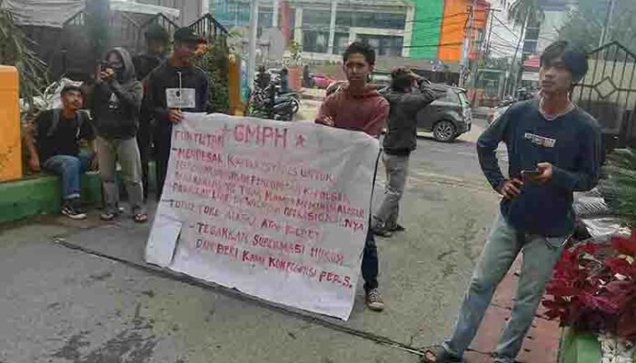 DPRD Makassar Terima Aspirasi Mahasiswa Terkait Dugaan Parkir Liar di Toko Alaska