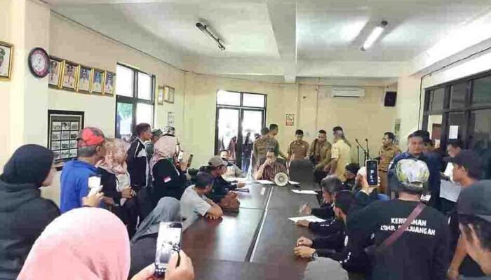 Ratusan Warga Bitowa Gelar Aksi di DPRD Makassar, Tuntut Penyelesaian Masalah Lingkungan dan Intimidasi
