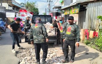Garda Prisai Lasinrang Gelar Aksi Gotong Royong Perbaikan Jalan di Peleteang