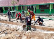 ​Danramil 1420-05/Dua Pitue Turun Langsung Bantu Pembangunan Koperasi di Desa Bulu Cenrana