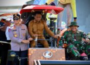 Wujud Sinergi, Kapolres Sidrap Bersama Forkopimda Terjun Langsung Panen Padi IP 300