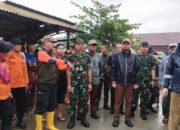 Bupati Pinrang didampingi sejumlah kepala OPD turun langsung meninjau dampak bencana angin kencang di kecamatan Lanrisang