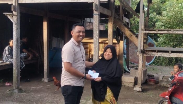 Anggota DPRD Kabupaten Pinrang dari Fraksi Nasdem, Karno HW, Salurkan Bantuan kepada Korban Angin Puting Beliung di kecamatan Lanrisang