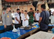 Wakil Bupati Sidrap Pantau Harga Bahan Pokok di Pasar Pangkajene Jelang Nataru 2025