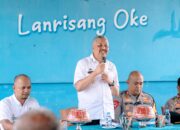 Bupati Pinrang didampingi stekholder kembali salurkan uang tunai kepada warga yang terdampak bencana