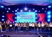 Momentum Tahun Baru, Bupati Andi Utta Serahkan 8 Penghargaan kepada Personel Polres Bulukumba