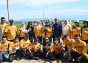 Jalur Beton 3 Km di Rappang Jadi Kanvas Ribuan Pelajar, Wabup Nurkanaah Ikut Berkarya