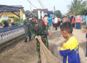 TNI, Mahasiswa KKN Unhas, dan Warga Baranti Bersatu “Sikat” Drainase Tersumbat