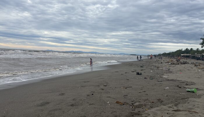 Pantai Ammani Pinrang, Pesona Alam di Tengah Ombak dan Aktivitas Warga