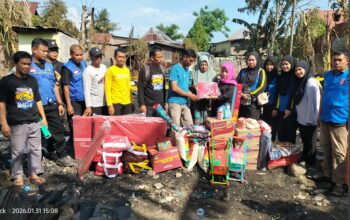 Pasca Kebakaran, Dinsos Serahkan Bantuan Kepada Korban