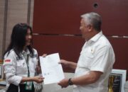 Komitmen terus tingkatkan kwalitas pelayanan kesehatan ,bupati Pinrang serahkan secara langsung SK kepada 7 orang kapus