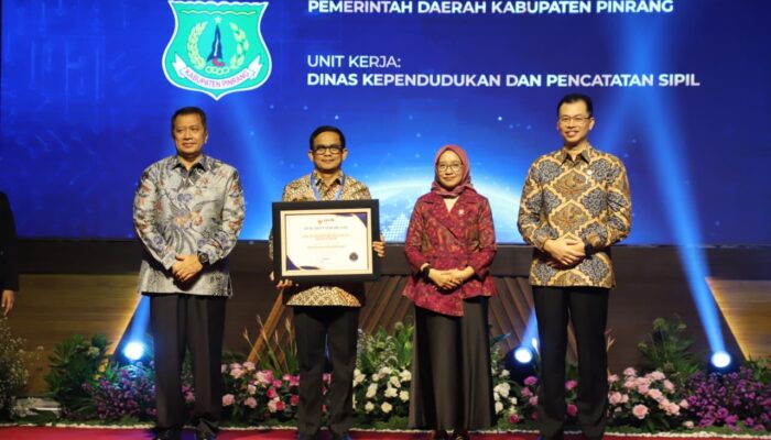 Pemkab Pinrang kembali raih penghargaan melalui dinas Disdukcapil sebagai unik kerja pelayanan berpredikat WBK