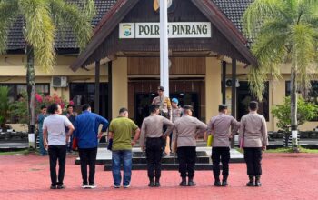 Di awal bulan suci Ramadan, apel pagi di laksankan depan Polres Pinrang.