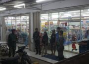 Sinergi TNI dan Damkar, Sertu Isman Pimpin Patroli Siskamling di Desa Corawali