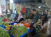 Babinsa Ramil 03/Maritengngae Pantau Harga Bahan Pokok di Pasar Sentral Pangkajene