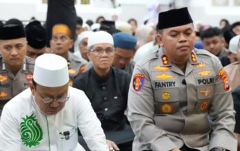 Kapolres Sidrap Fantry Taherong Sambut Ustad dengan Peci Hitam dan Seragam Cokelat, Rakyat Tenang