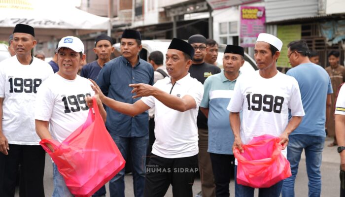 Sisi Humanis Bupati Sidrap, Berbagi Takjil Bersama Teman Sekolah