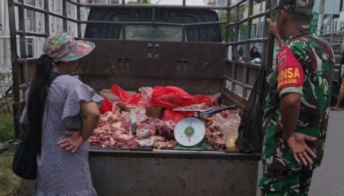 Babinsa Koramil 1420-03 Pantau Harga Sembako di Pasar Sentral Pangkajene