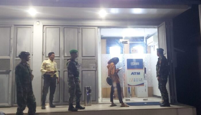 Tingkatkan Keamanan Wilayah, Babinsa Koramil 1420-01/Panca Lautang Gelar Patroli Siskamling di Desa Corawali