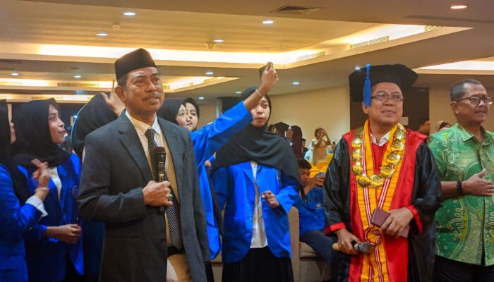 STIMI Yapmi Makassar Wisuda 72 Sarjana Manajemen