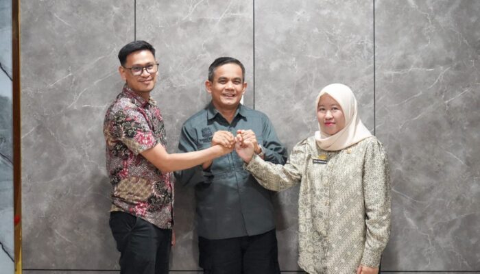 Wakil bupati Pinrang serahkan SK kepada 2 kepala puskesmas