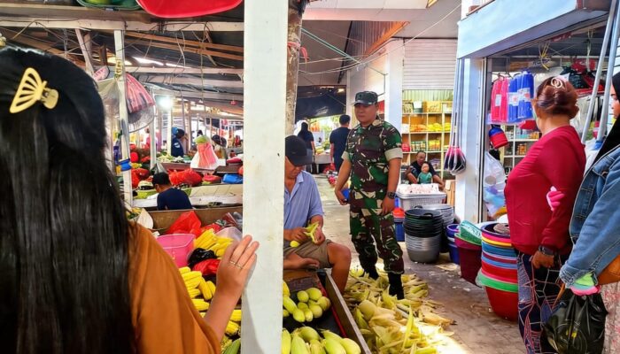 Sertu Ilham Isamil Pantau Pasar Sentral Tanrutedong