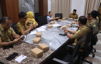 Guna menciptakan kenyamanan dan ketertiban kawasan pasar sentral ,wakil bupati gelar rapat koordinasi