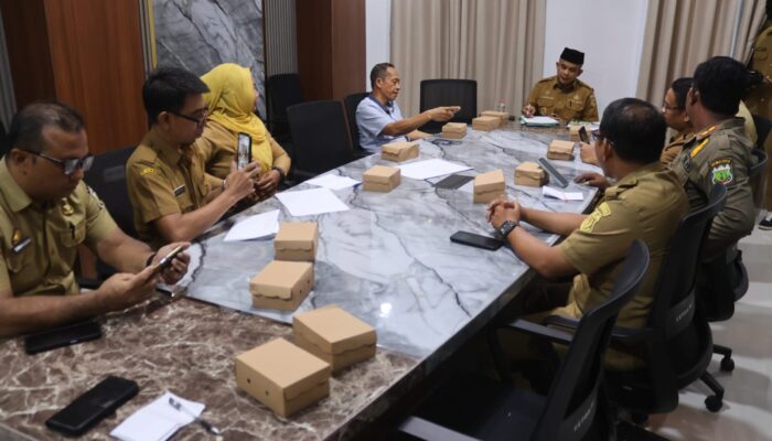 Guna menciptakan kenyamanan dan ketertiban kawasan pasar sentral ,wakil bupati gelar rapat koordinasi