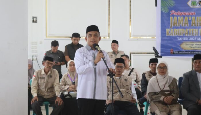 Sebanyak 387 jamaah haji asal kabupaten Pinrang resmi dilepas oleh wakil bupati Pinrang di Aula masjid Agung Al-Munawwir