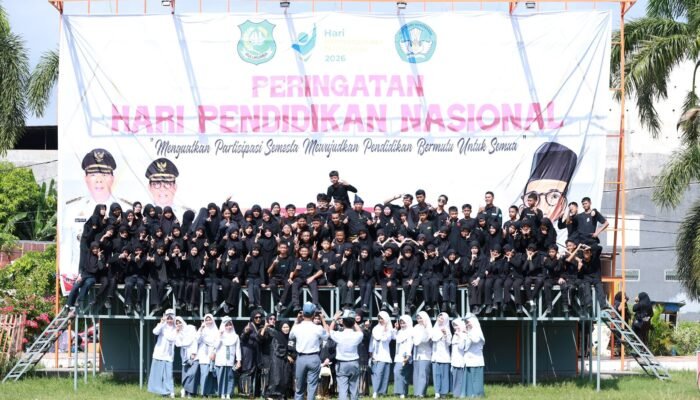 Andi Utta Pimpin Upacara Hardiknas 2026,Tegaskan Komitmen Pendidikan Bermutu untuk Semua