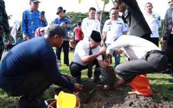 Tanam Pohon Kembali Warnai Peringatan Harkitnas