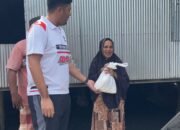 DPD partai solidaritas Indonesia (PSI) lakukan kegiatan sosial melalui agenda rutin Jumat berbagi didampingi pengurus DPD PSI kabupaten Pinrang