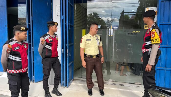 Patroli Perintis Presisi Sat Samapta Polres Pinrang Sambangi UMKM, Bank dan Objek Wisata