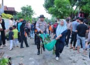 Cegah Banjir, Polisi dan Warga Kompak Bersihkan Saluran Irigasi di Sidrap