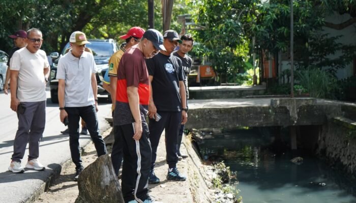 Laksanakan program Indonesia Asri , bupati Pinrang didampingi sekda Pinrang dan kepala OPD pantau sejumlah ruas jalan