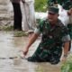 Aksi Nyata Dandim 1420 Sidrap, Turun Langsung Bangun Tanggul Penahan Banjir