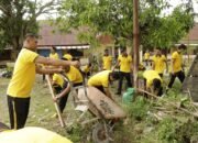PERSONEL POLRES PINRANG GELAR JUMAT BERSIH, DUKUNG GERAKAN ASRI DI LINGKUNGAN ASRAMA POLISI.
