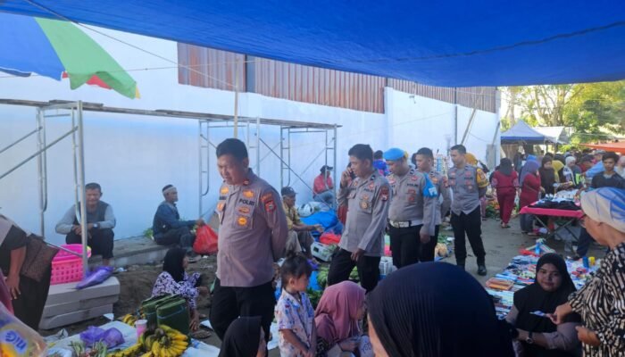 Polsek Cempa Cek Stabilitas Harga Bahan Pokok dan Berikan Himbauan Kamtibmas kepada Pedagang dan Pengunjung Pasar Tradisional Cempa‎