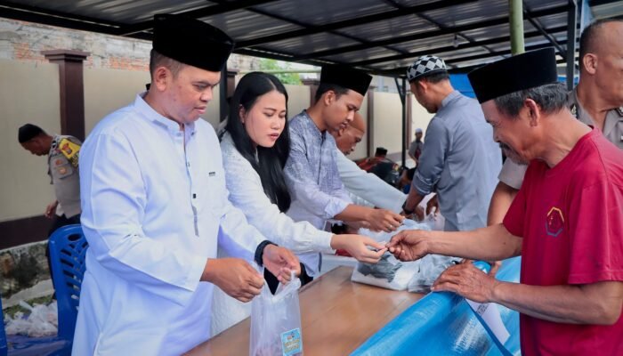 Berbagi kebahagiaan Idul Adha 1447H, Polres Sidrap Bagikan Ratusan Kantong Daging Kurban