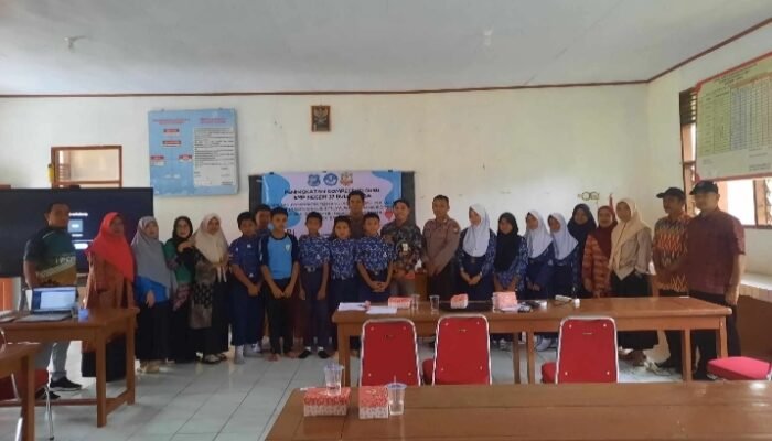 SMPN 37 BUKUMBA GELAR SOSIALISASI ANTI PERUNDUNGAN & NARKOBA BERSAMA KAPOLSEK KINDANG & PUSKESMAS BORONG RAPPOA