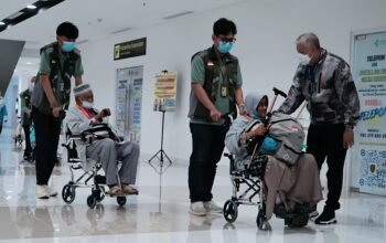 386 jamaah haji asal kabupaten Pinrang tiba Bandara Sultan Hasanuddin di jemput langsung Bupati pinrang