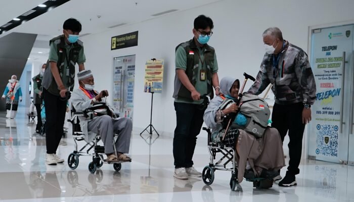 386 jamaah haji asal kabupaten Pinrang tiba Bandara Sultan Hasanuddin di jemput langsung Bupati pinrang