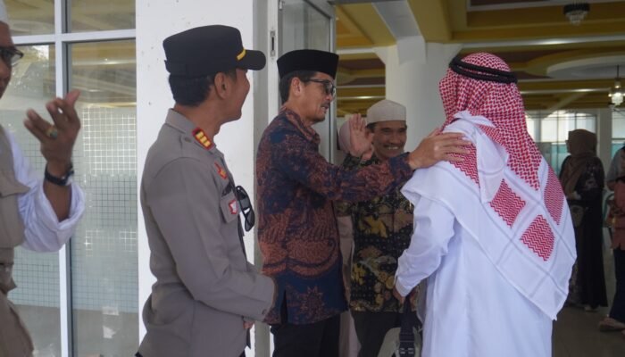 Sekretaris Daerah kabupaten Pinrang terima langsung kepulangan jemaah haji asal kabupaten Pinrang sebanyak 130 jemaah